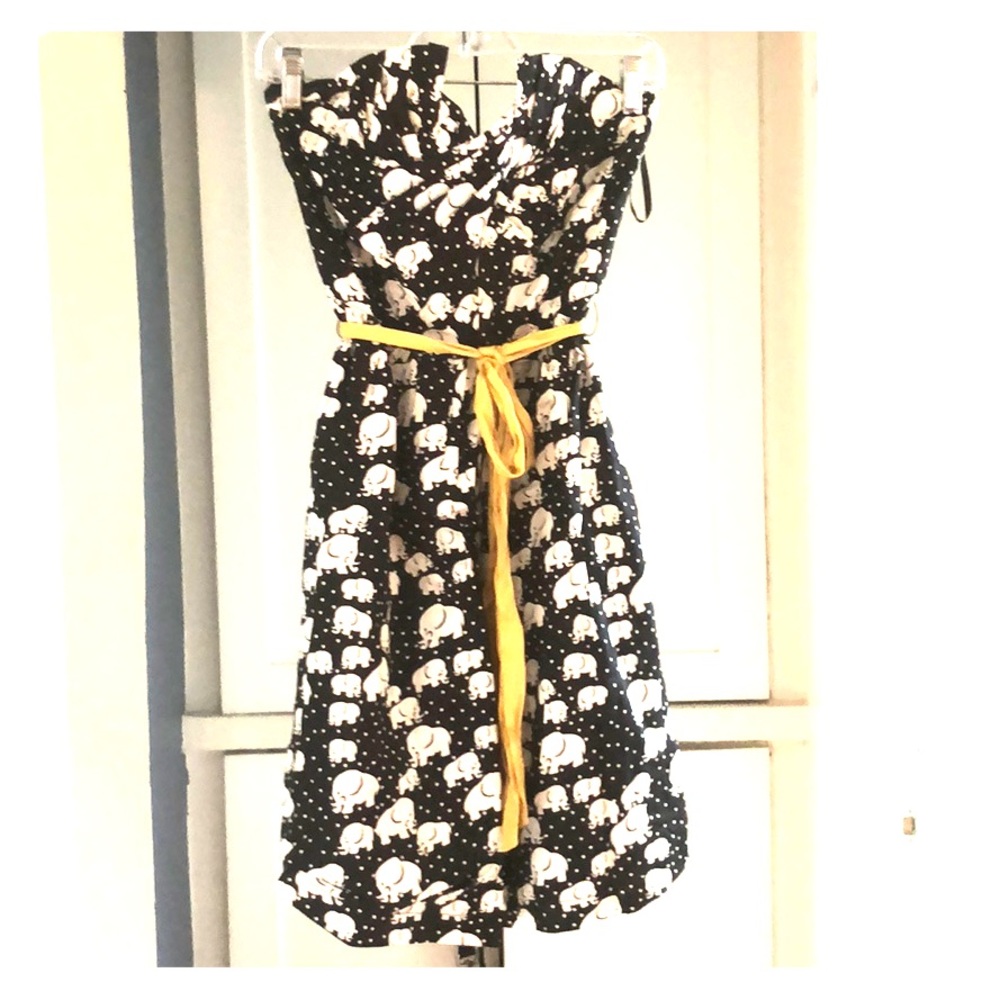 Sweet strapless elephant dress with pockets